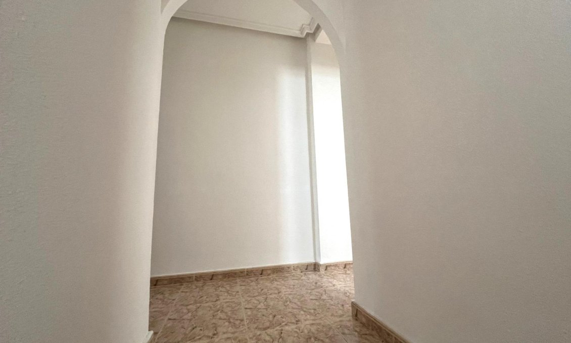 Revânzare - Apartament -
Torrevieja