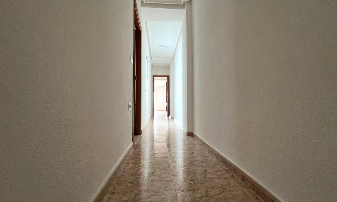 Revânzare - Apartament -
Torrevieja