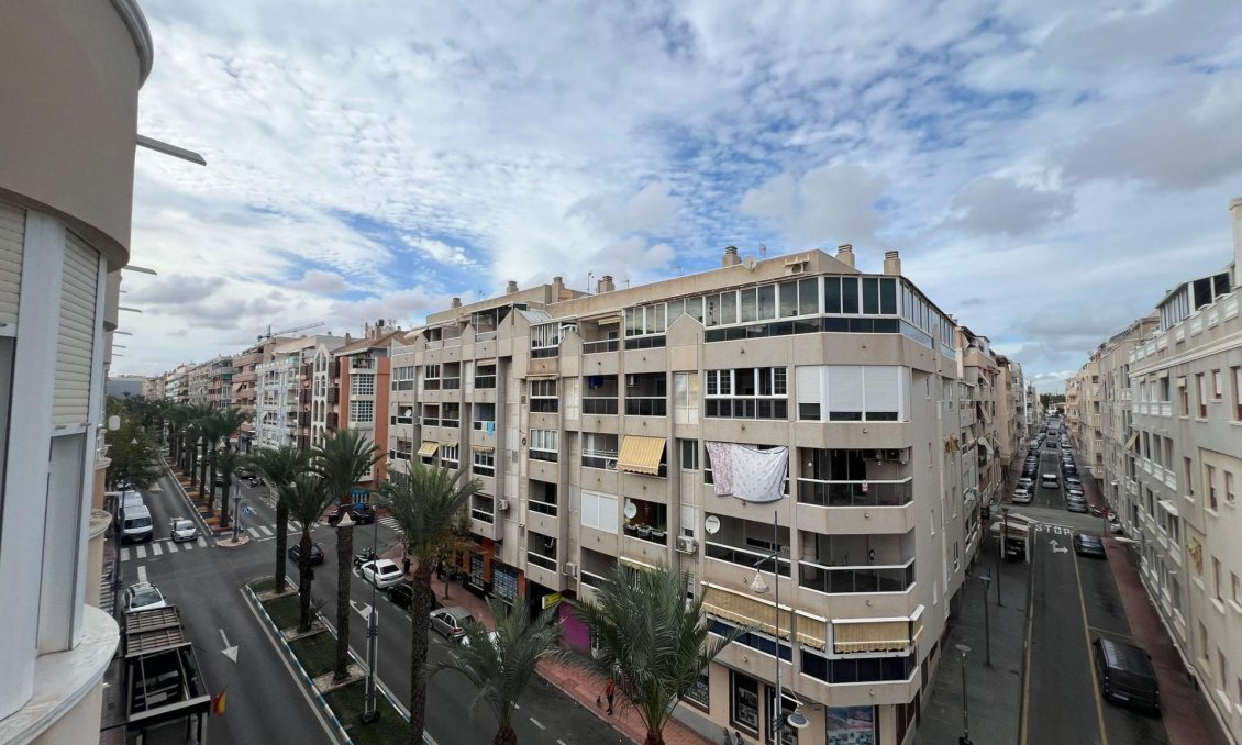 Revânzare - Apartament -
Torrevieja