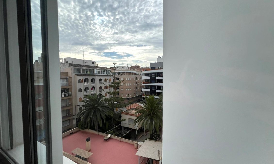 Revânzare - Apartament -
Torrevieja