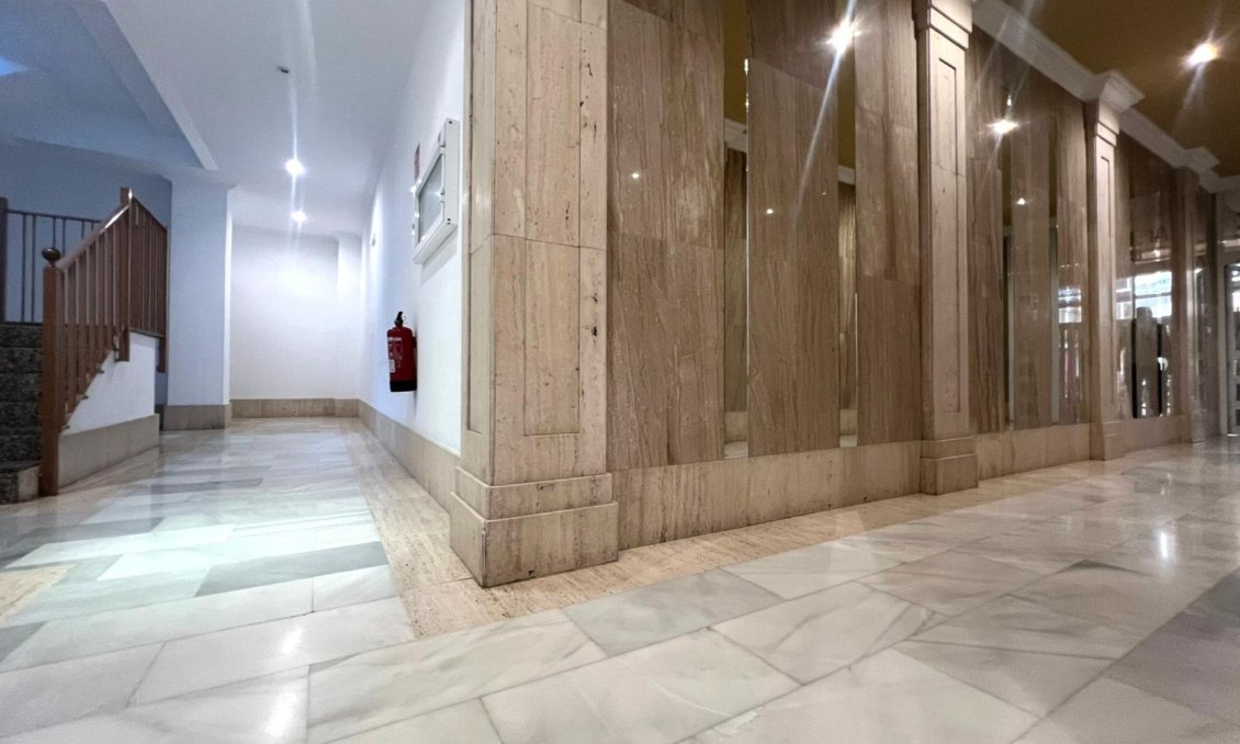 Revânzare - Apartament -
Torrevieja