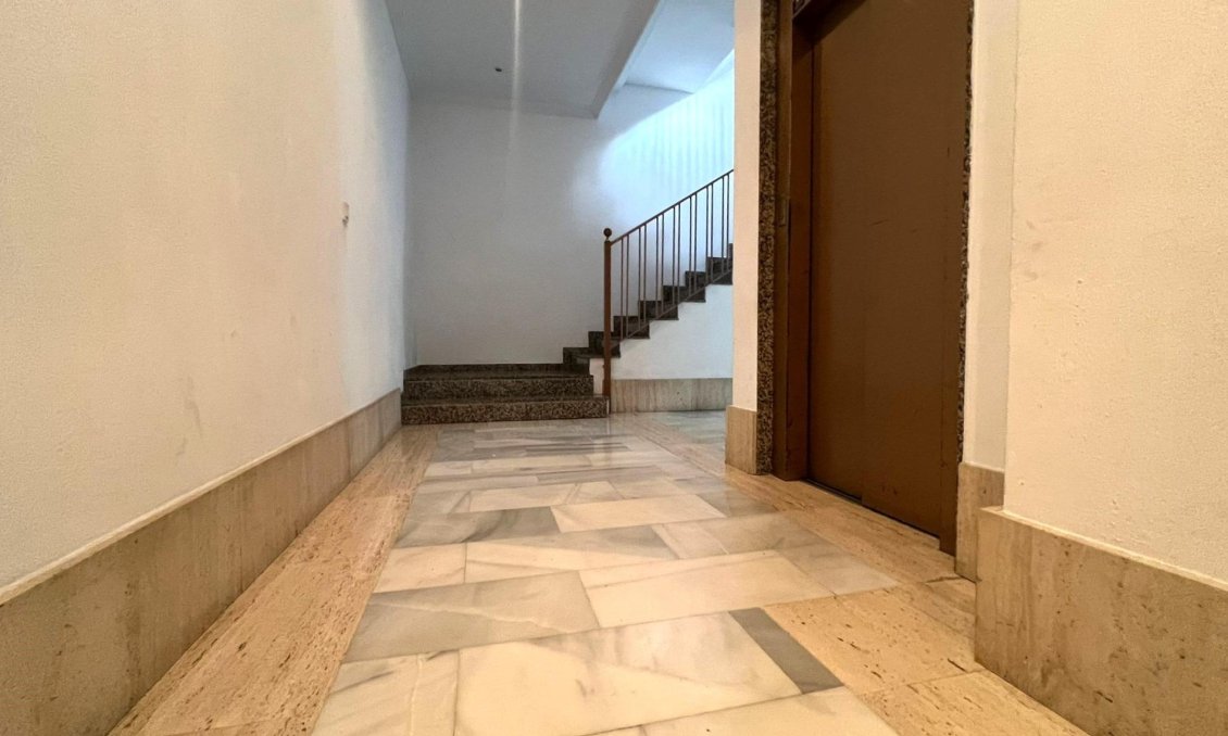 Revânzare - Apartament -
Torrevieja