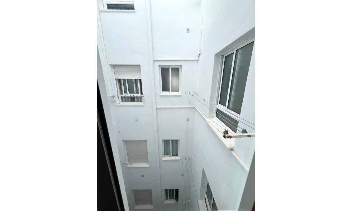 Revânzare - Apartament -
Torrevieja