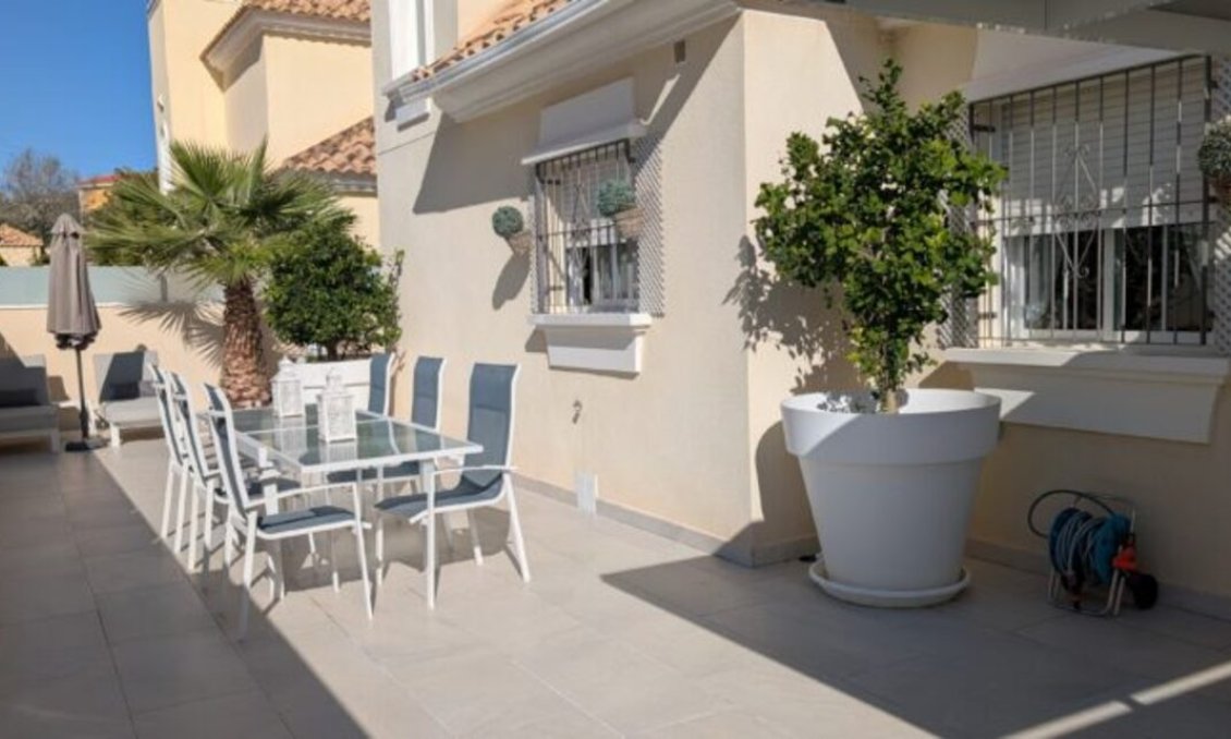 Segunda mano - Villa -
Villamartin - Costa Blanca