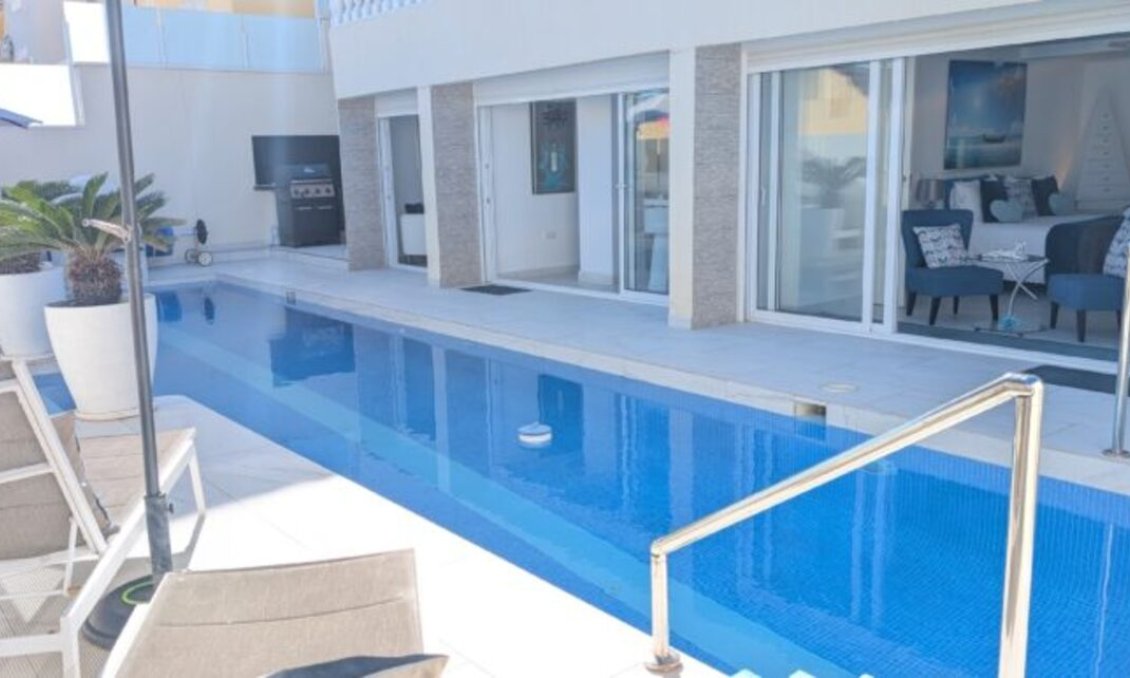 Segunda mano - Villa -
Villamartin - Costa Blanca