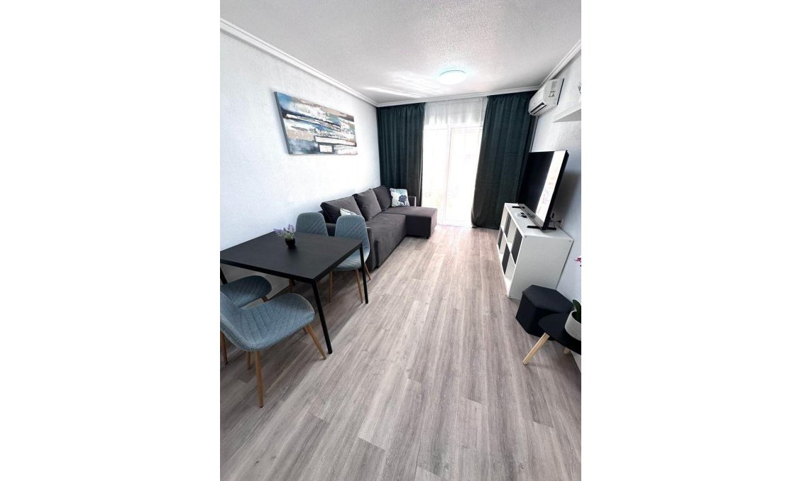 Resale - Apartment -
Torrevieja - Centro - Muelle Pesquero