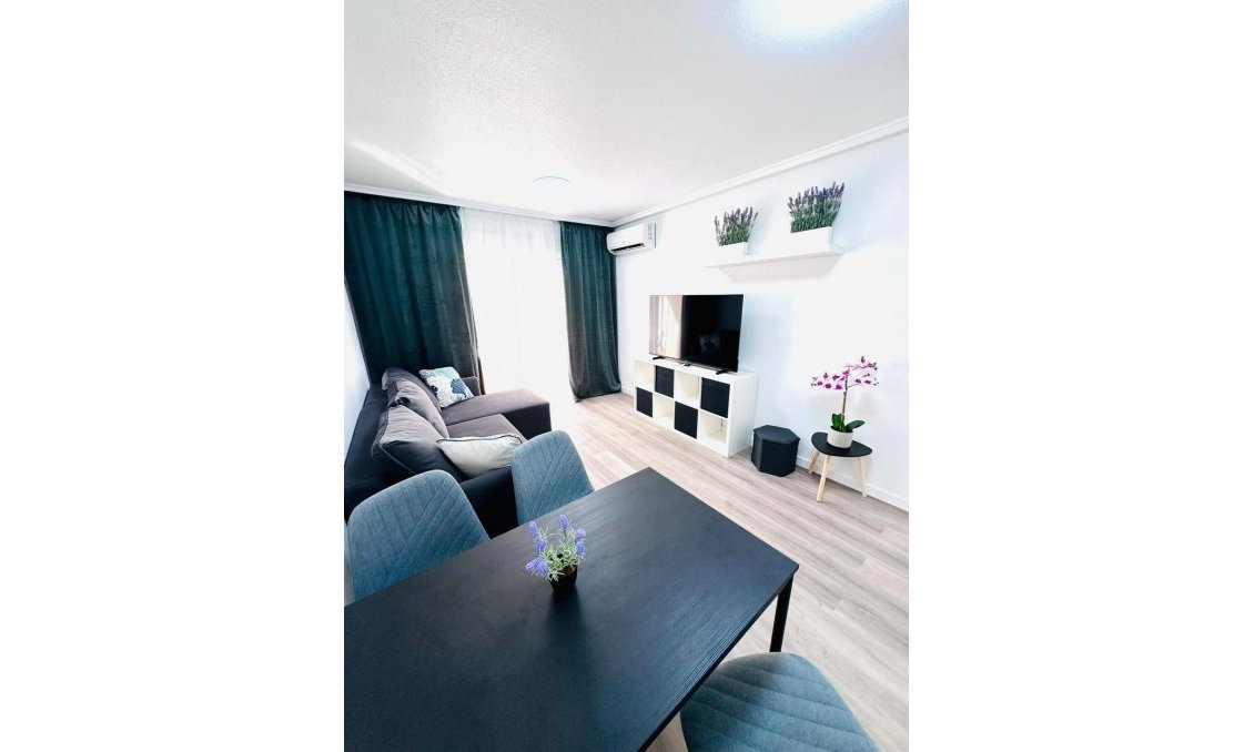 Resale - Apartment -
Torrevieja - Centro - Muelle Pesquero