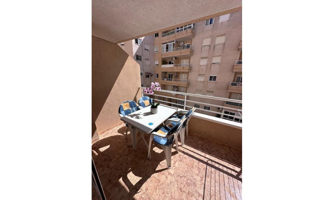 Resale - Apartment -
Torrevieja - Centro - Muelle Pesquero