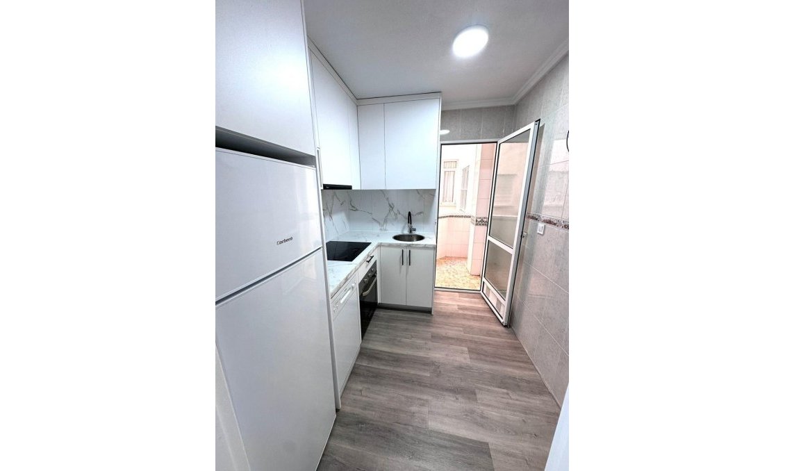 Resale - Apartment -
Torrevieja - Centro - Muelle Pesquero