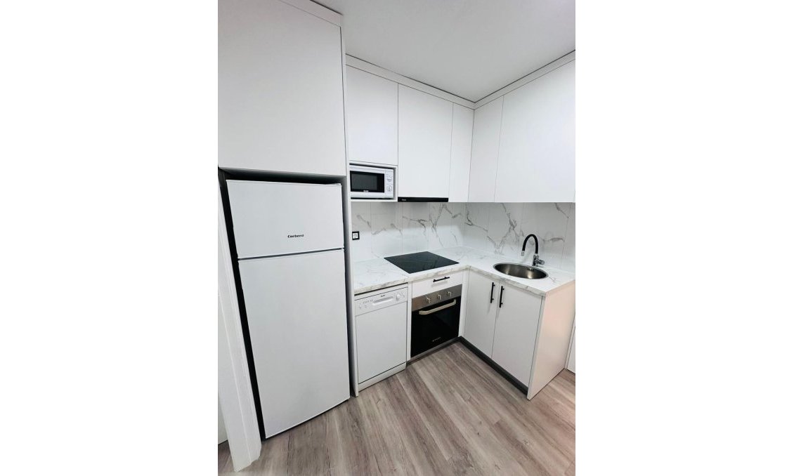 Resale - Apartment -
Torrevieja - Centro - Muelle Pesquero