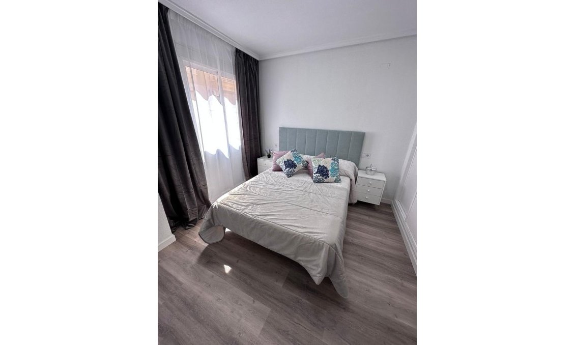 Resale - Apartment -
Torrevieja - Centro - Muelle Pesquero