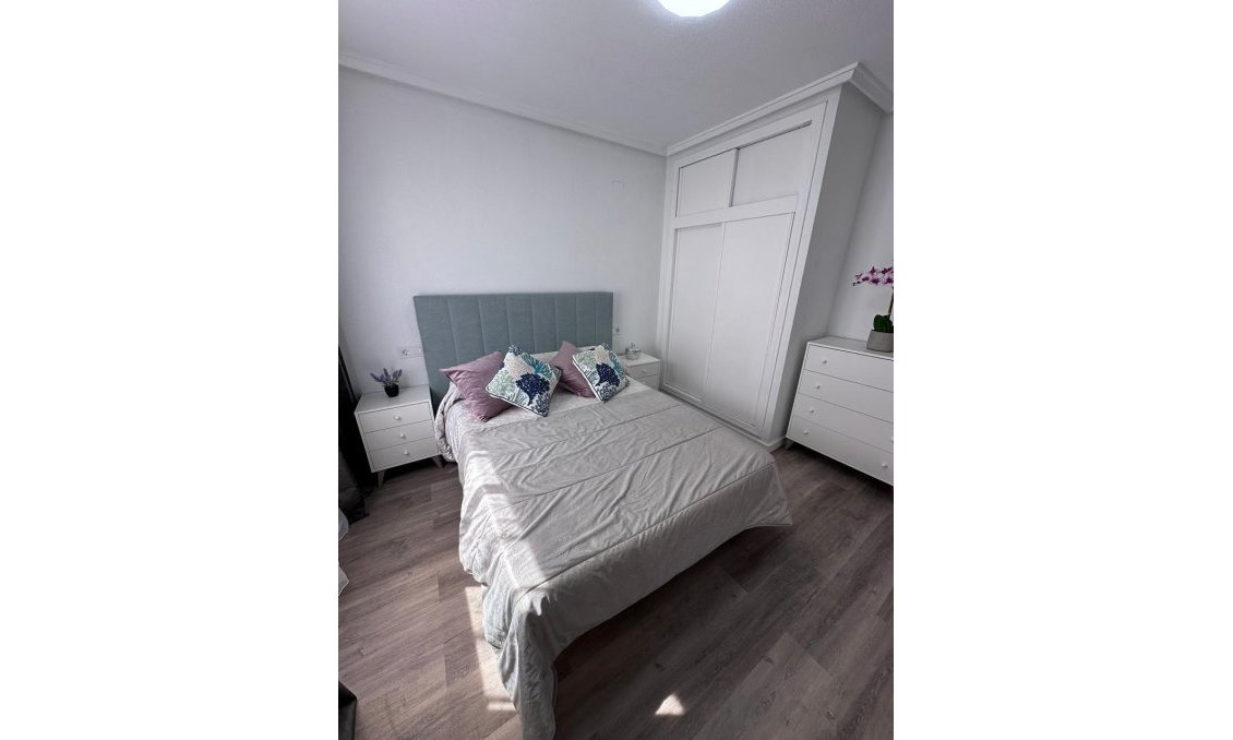 Resale - Apartment -
Torrevieja - Centro - Muelle Pesquero