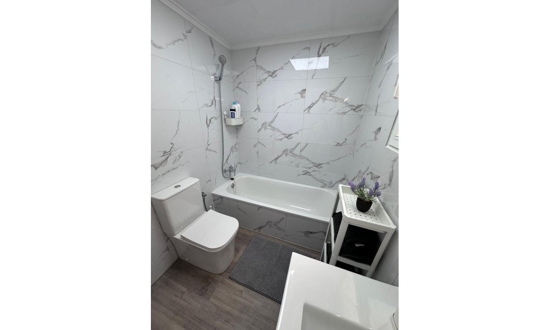 Resale - Apartment -
Torrevieja - Centro - Muelle Pesquero