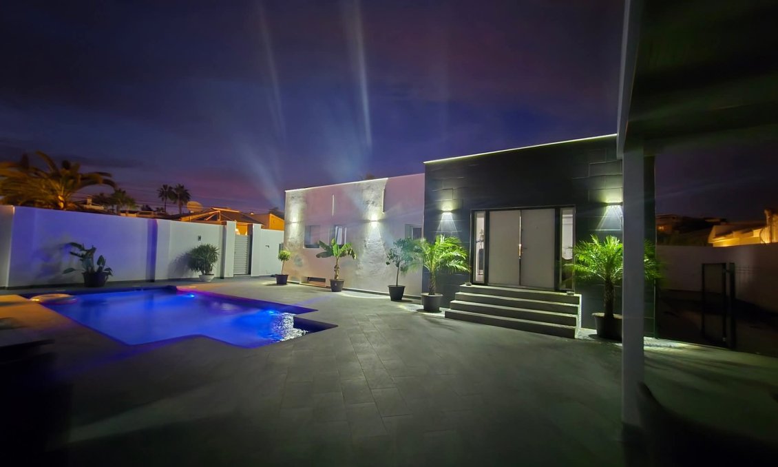 Használt Ingatlanok - Villa -
Rojales - Inland