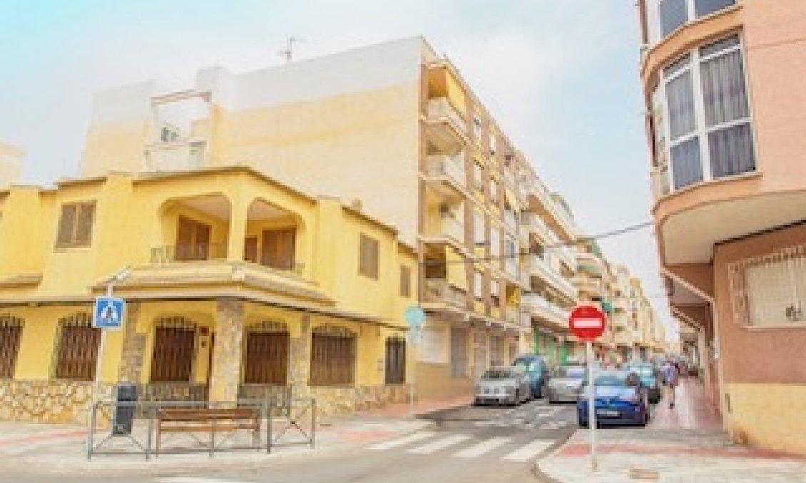 Resale - Apartment -
Torrevieja - Centro-Muelle Pesquero