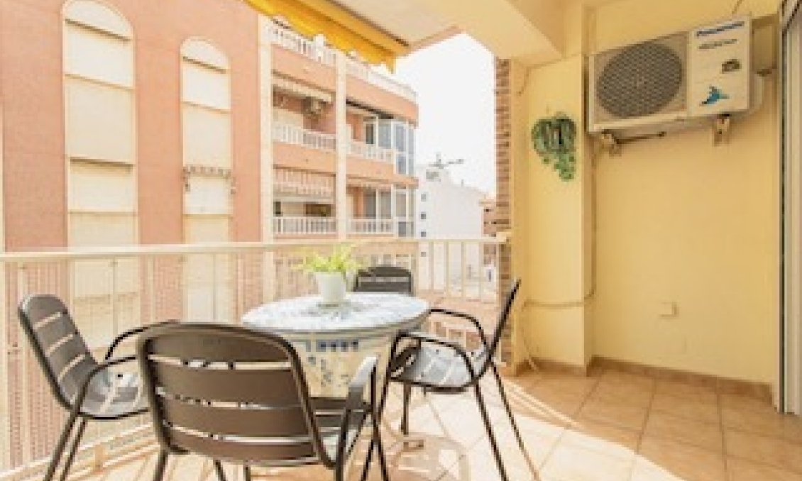 Resale - Apartment -
Torrevieja - Centro-Muelle Pesquero