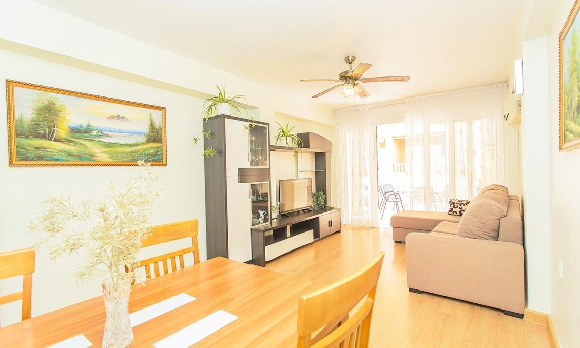 Resale - Apartment -
Torrevieja - Centro-Muelle Pesquero