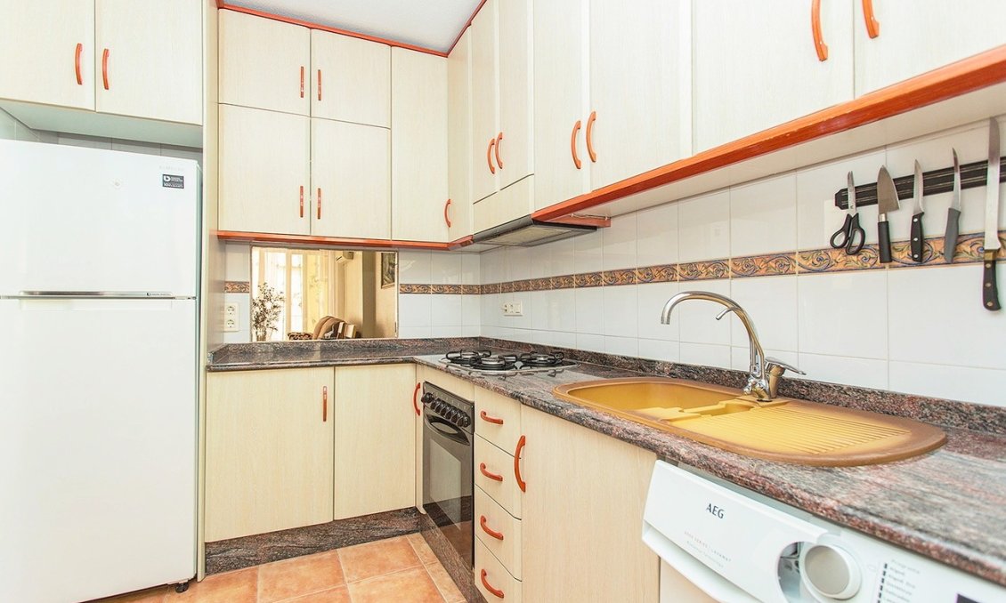 Resale - Apartment -
Torrevieja - Centro-Muelle Pesquero