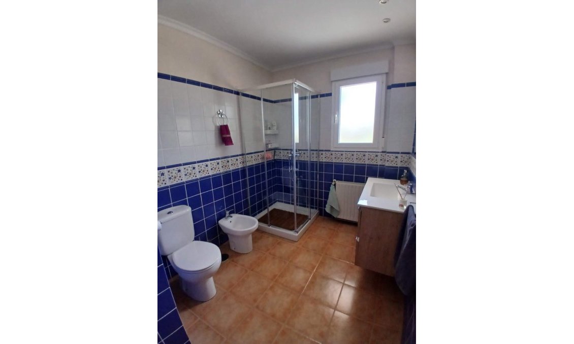 Segunda mano - Villa -
Yecla - Inland