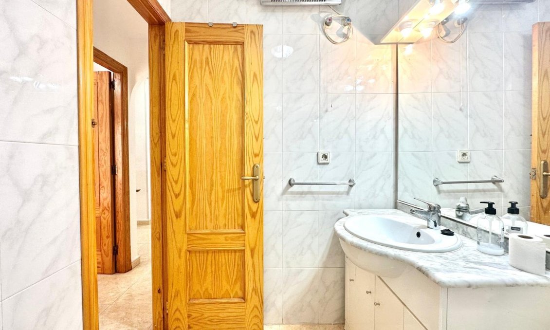 Resale - Apartment -
Torrevieja - Centro