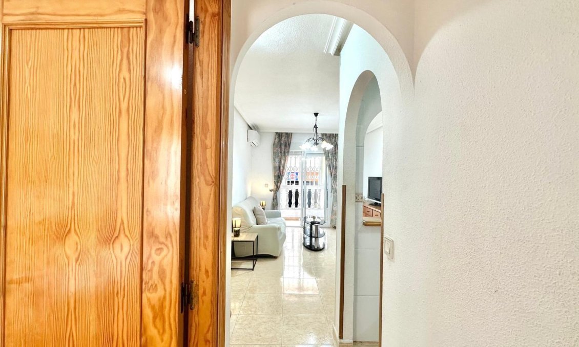 Resale - Apartment -
Torrevieja - Centro