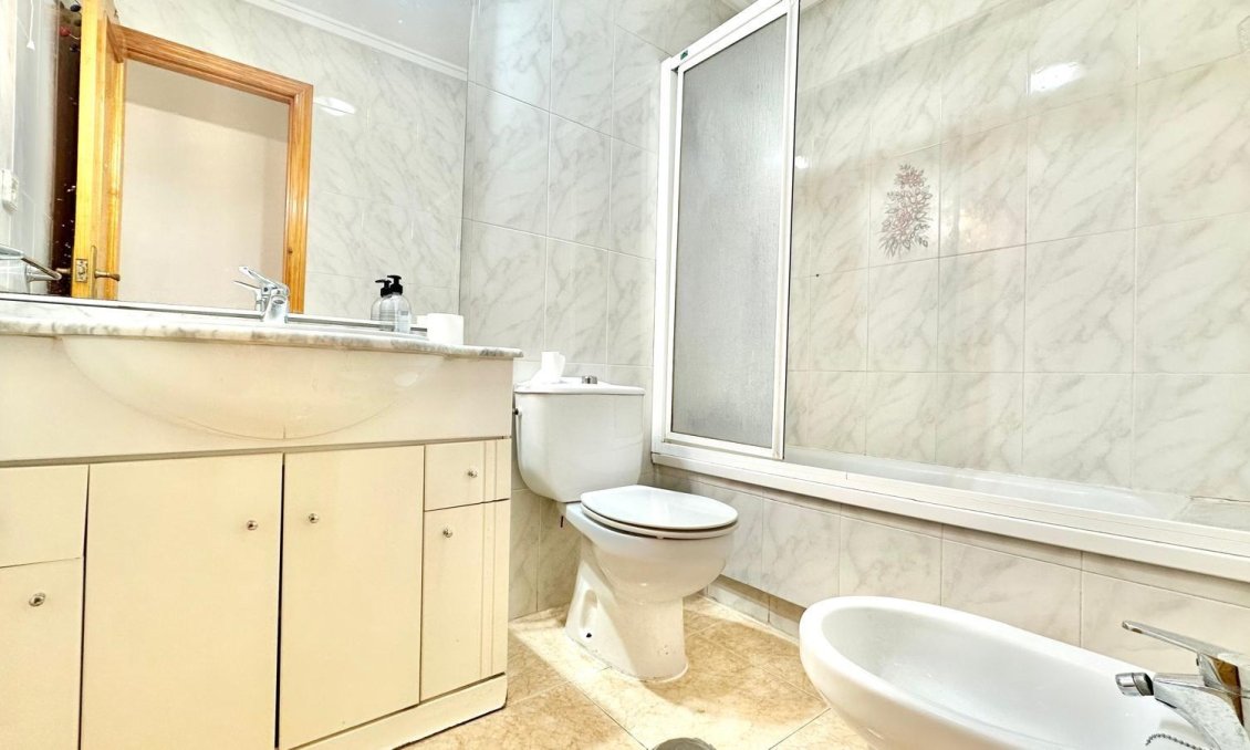 Resale - Apartment -
Torrevieja - Centro