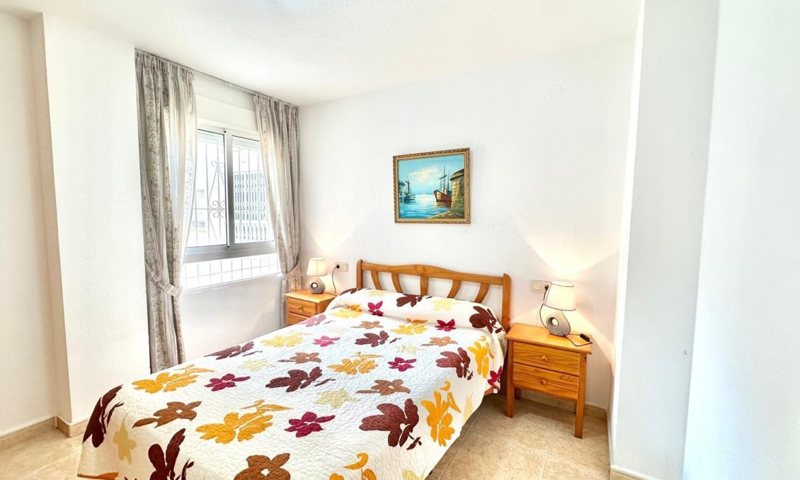 Resale - Apartment -
Torrevieja - Centro