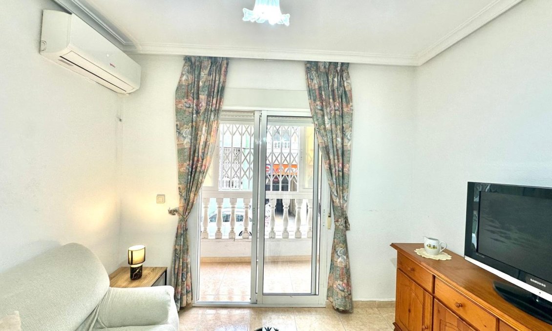 Resale - Apartment -
Torrevieja - Centro