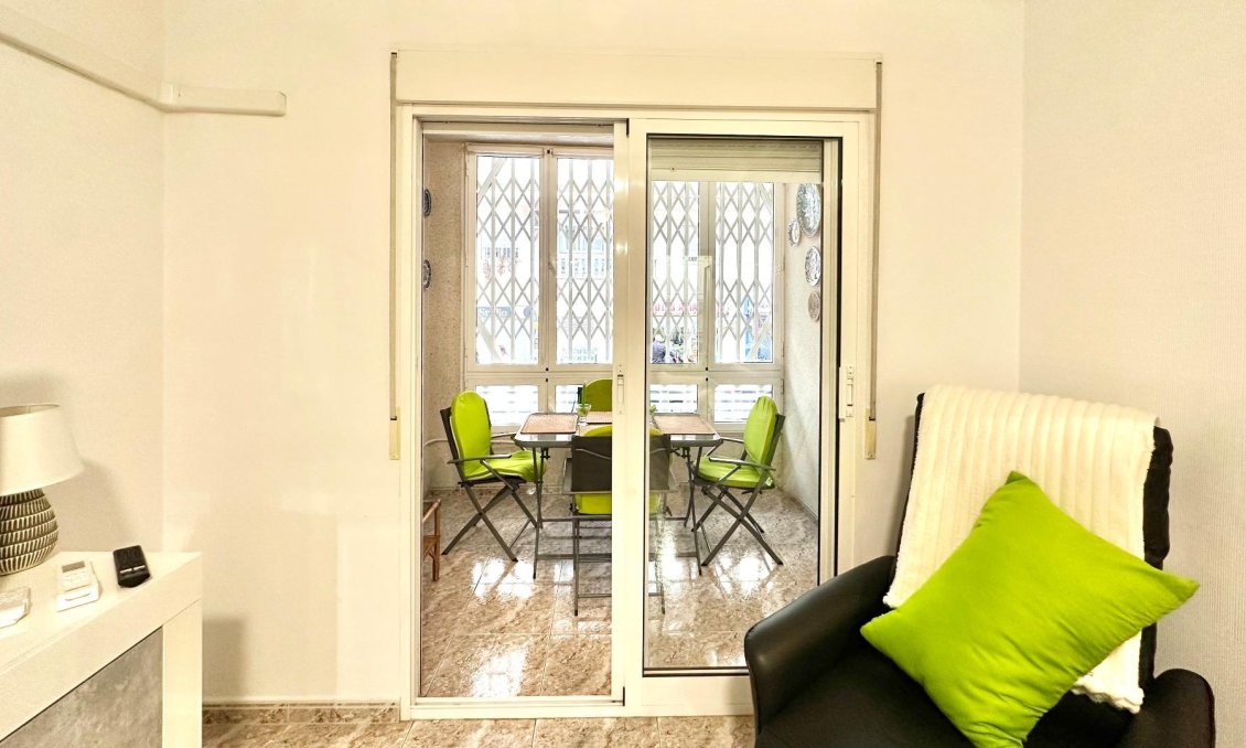 Resale - Apartment -
Torrevieja - Centro