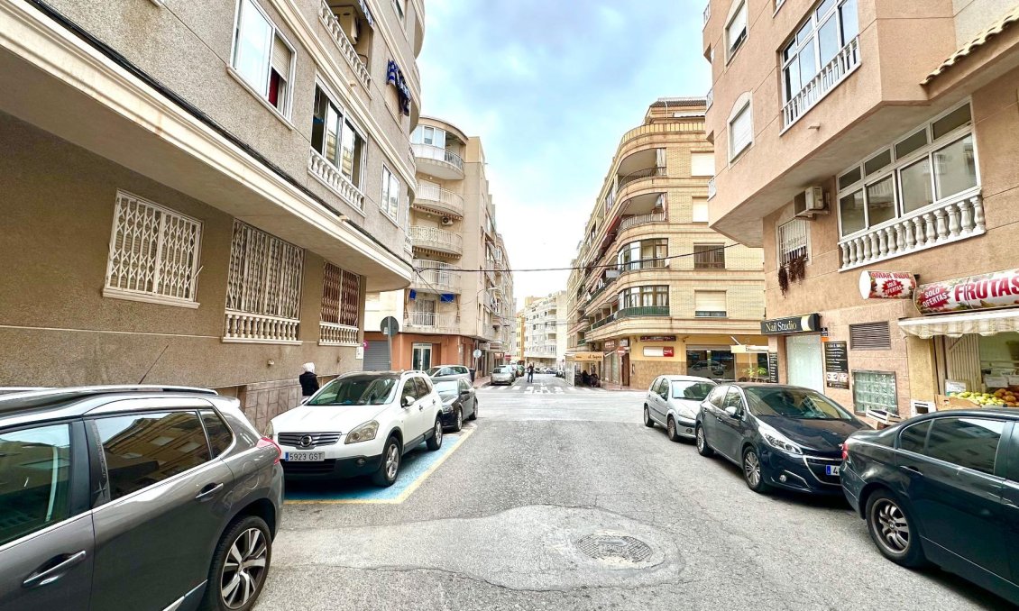 Resale - Apartment -
Torrevieja - Centro