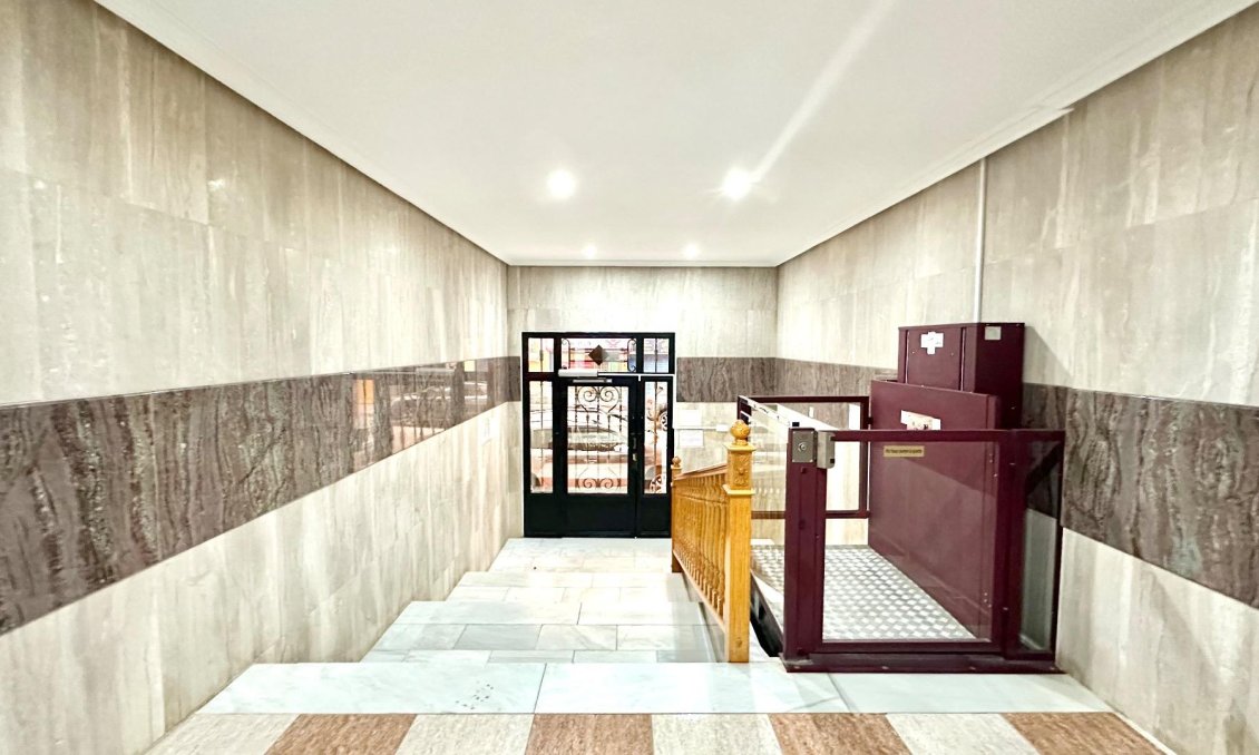 Resale - Apartment -
Torrevieja - Centro