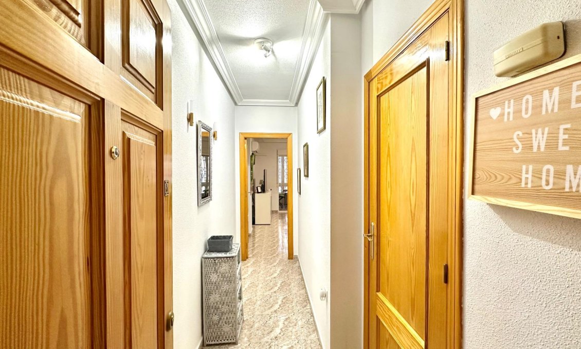 Resale - Apartment -
Torrevieja - Centro