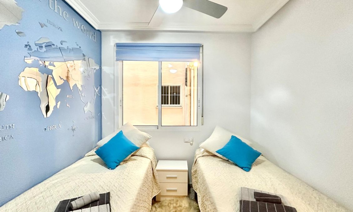 Resale - Apartment -
Torrevieja - Centro