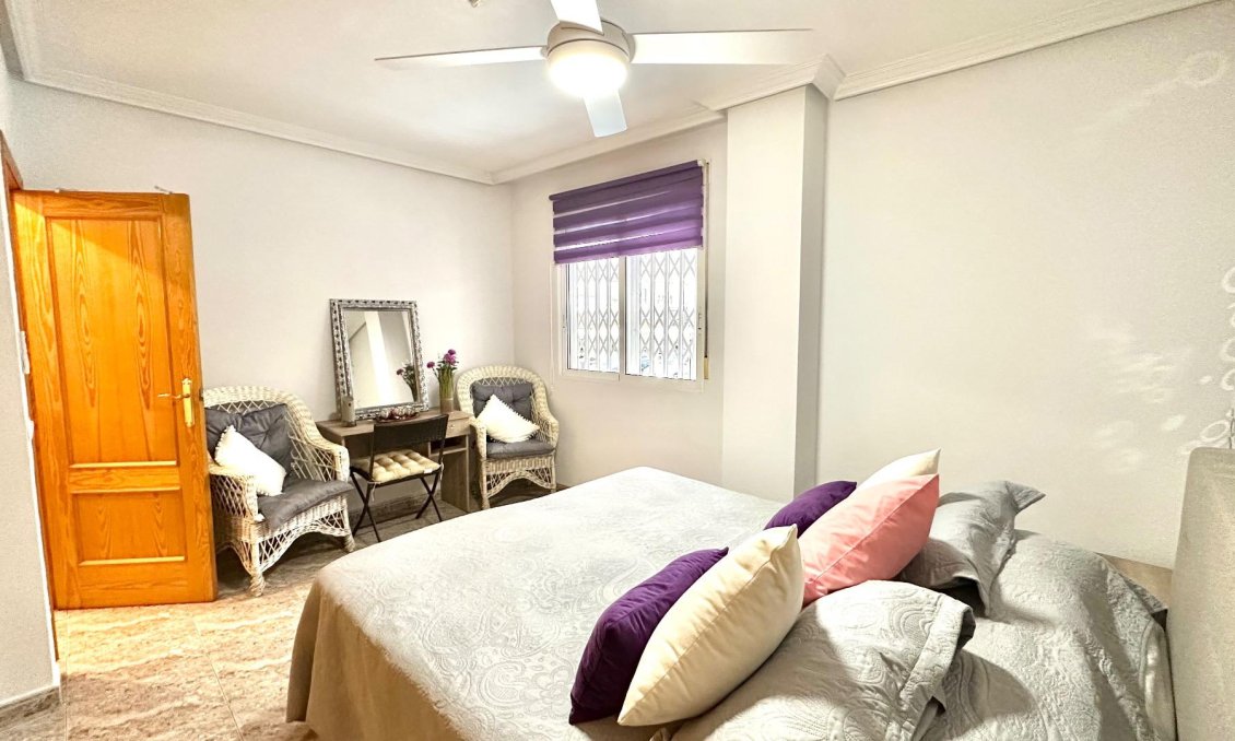 Resale - Apartment -
Torrevieja - Centro