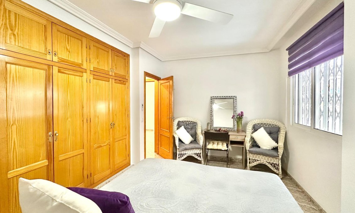 Resale - Apartment -
Torrevieja - Centro