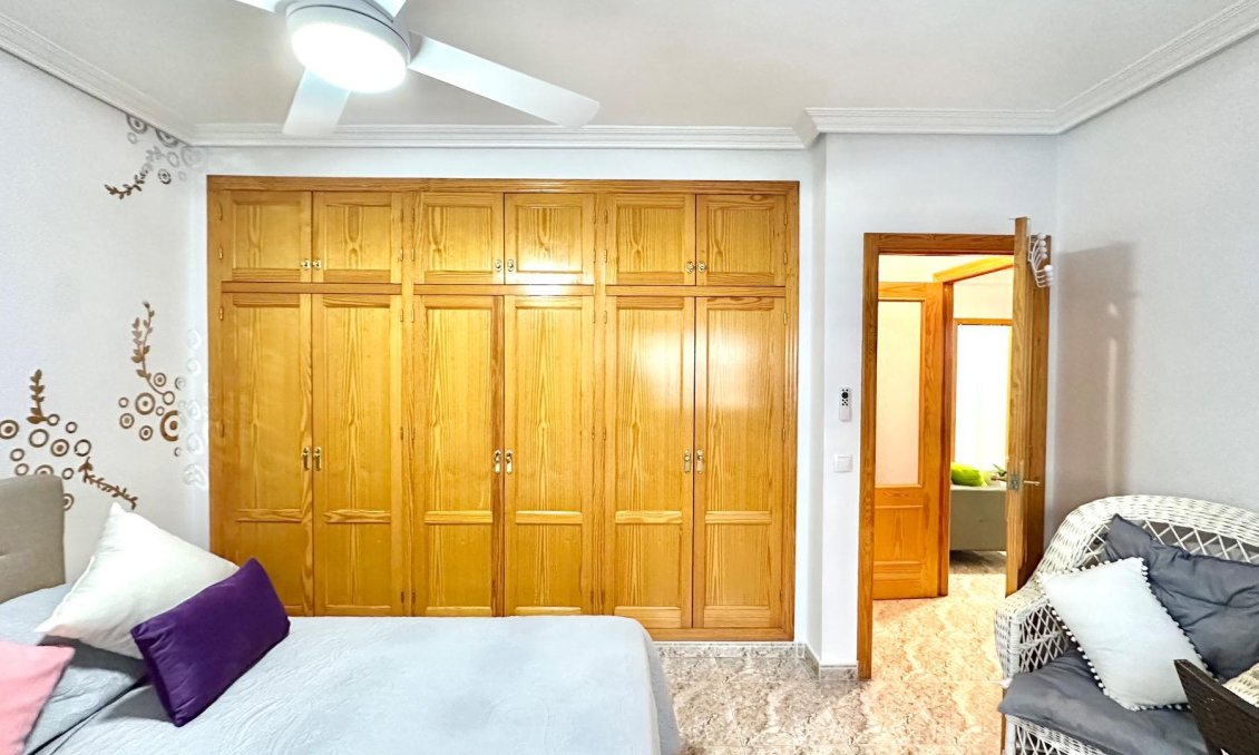 Resale - Apartment -
Torrevieja - Centro