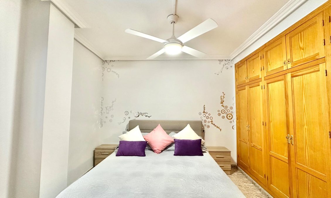 Resale - Apartment -
Torrevieja - Centro