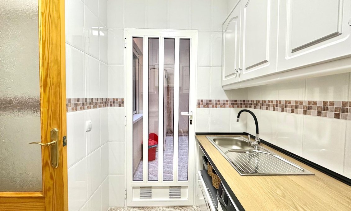 Resale - Apartment -
Torrevieja - Centro