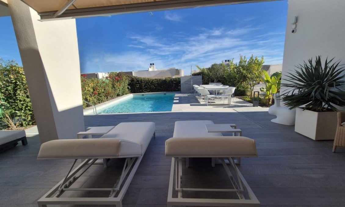 Resale - Villa -
La Finca Golf Resort - Inland