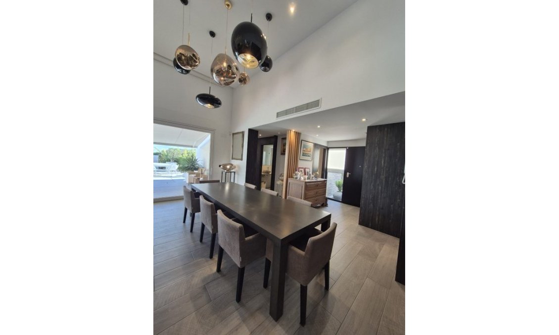 Resale - Villa -
La Finca Golf Resort - Inland