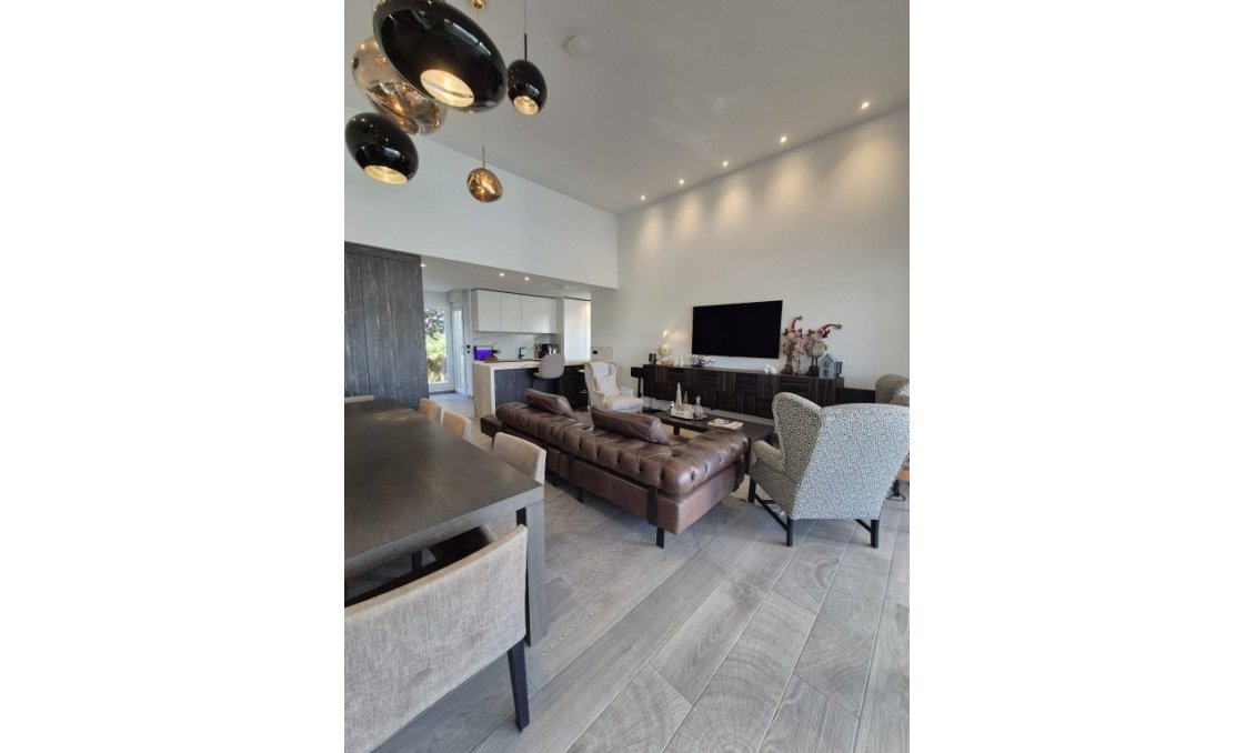 Resale - Villa -
La Finca Golf Resort - Inland