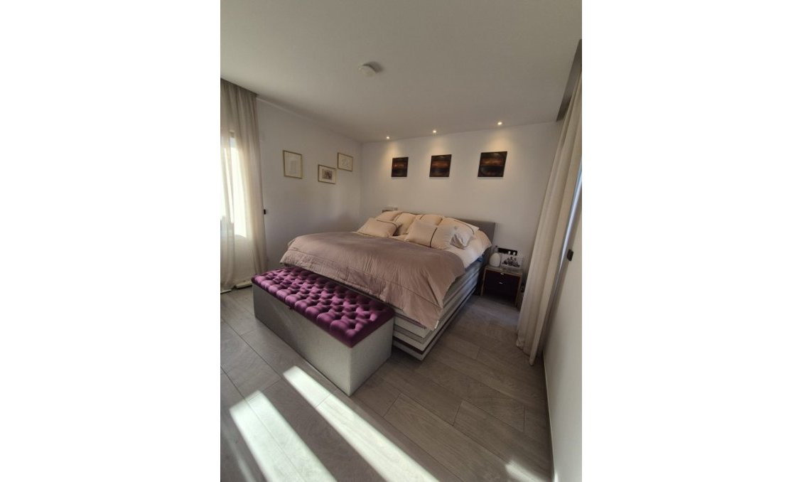 Resale - Villa -
La Finca Golf Resort - Inland