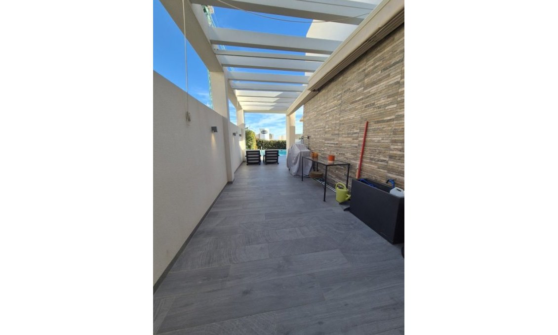 Resale - Villa -
La Finca Golf Resort - Inland