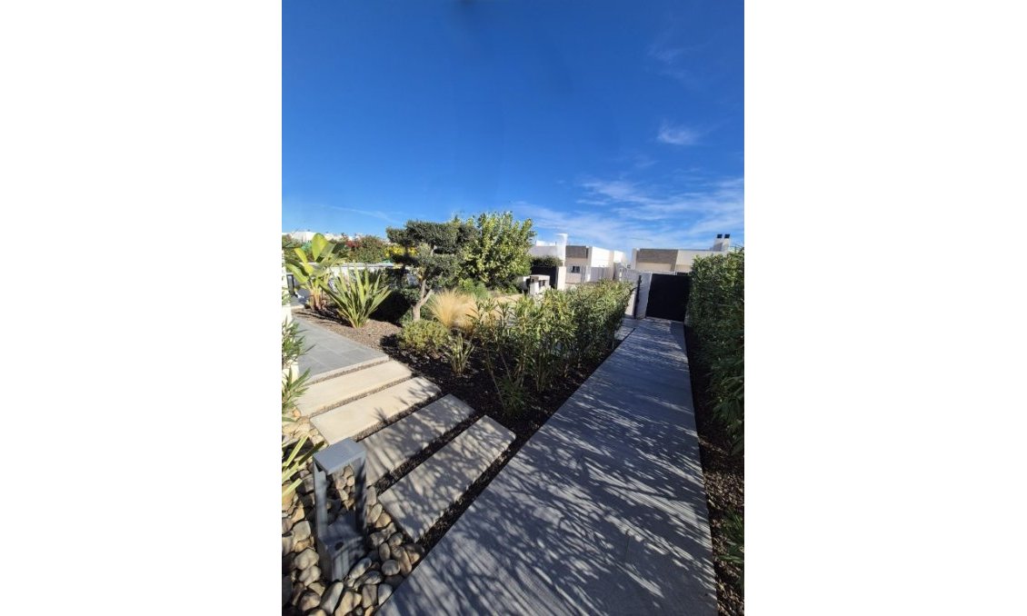 Resale - Villa -
La Finca Golf Resort - Inland