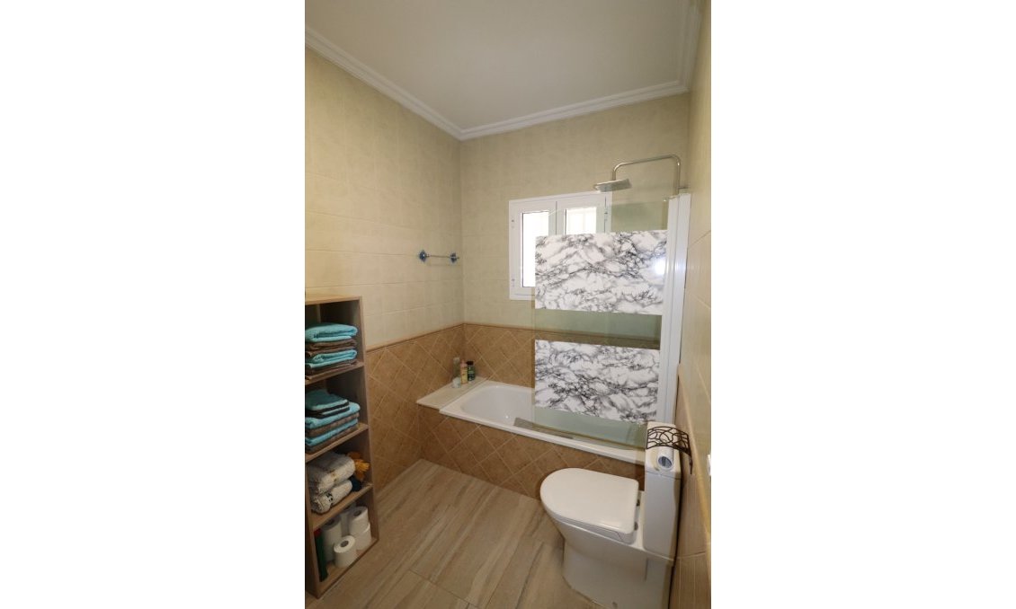 Revânzare - Vilă -
La Romana - Inland