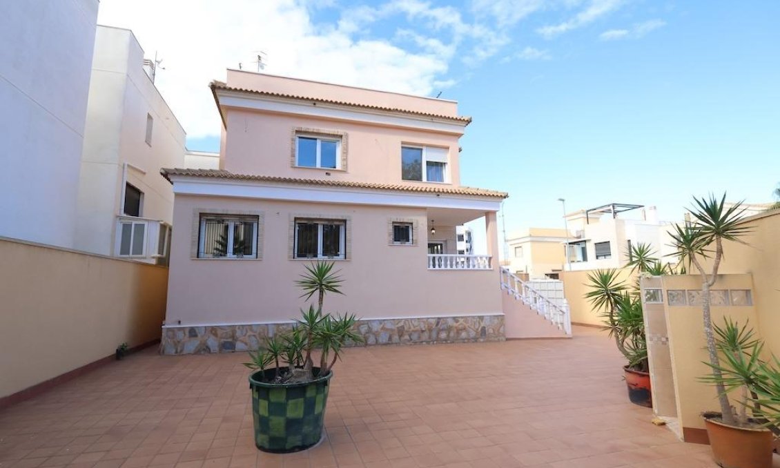 Segunda mano - Villa -
Orihuela Costa - Costa Blanca