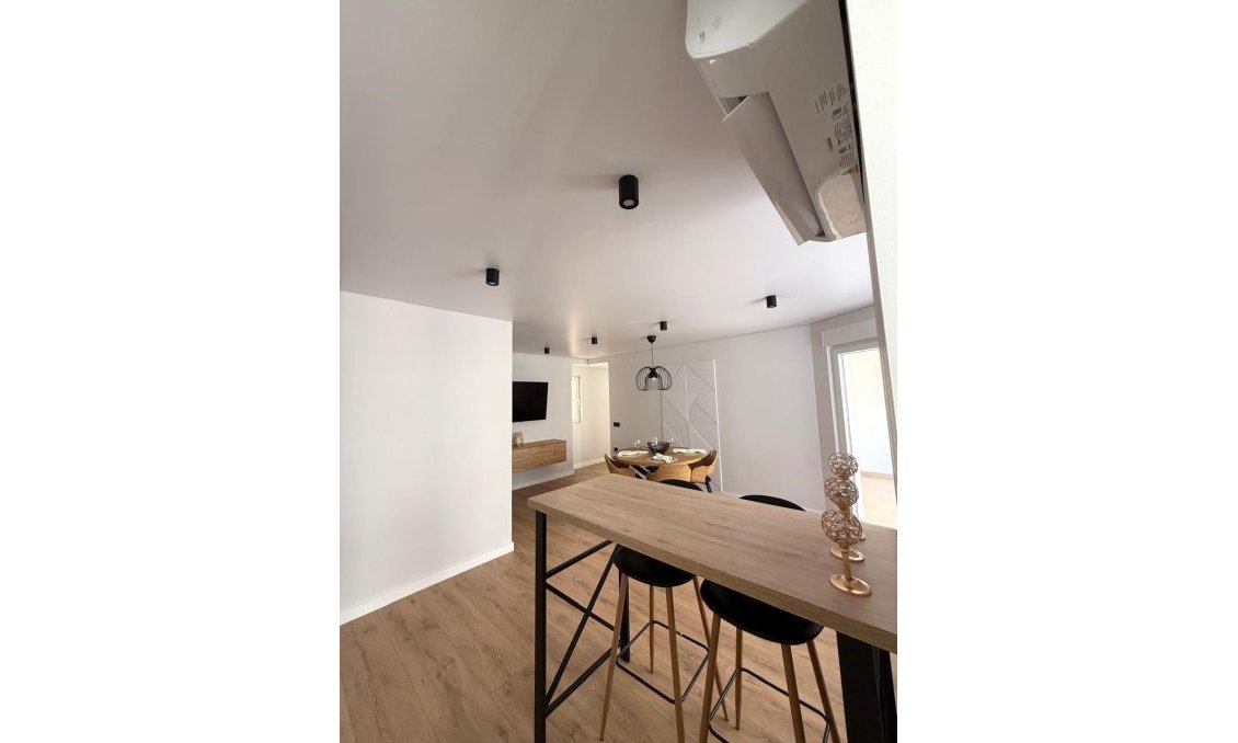 Revente - Appartement -
Torrevieja - Paseo Maritimo