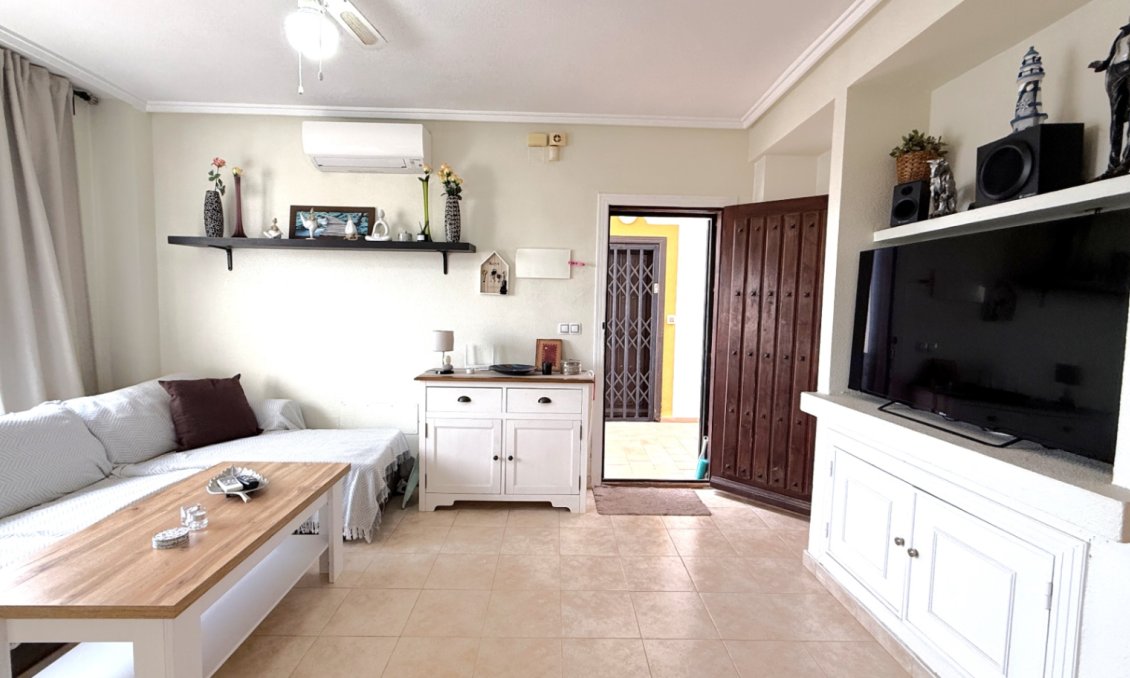 Használt Ingatlanok - Apartman -
Orihuela - Inland