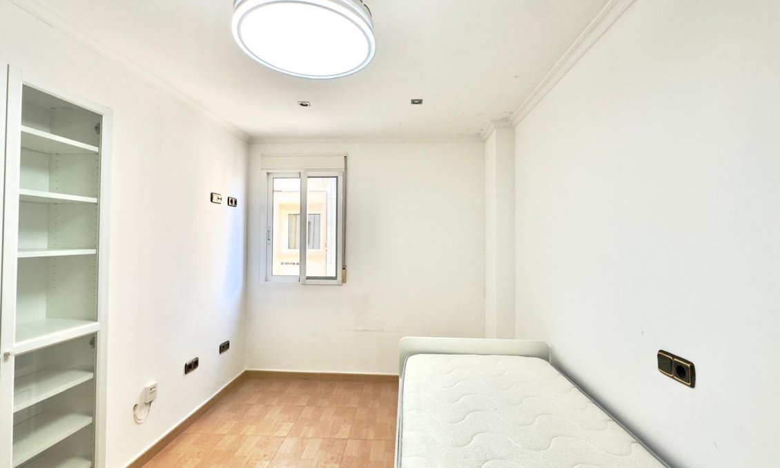 Revânzare - Apartament -
Torrevieja - Centro