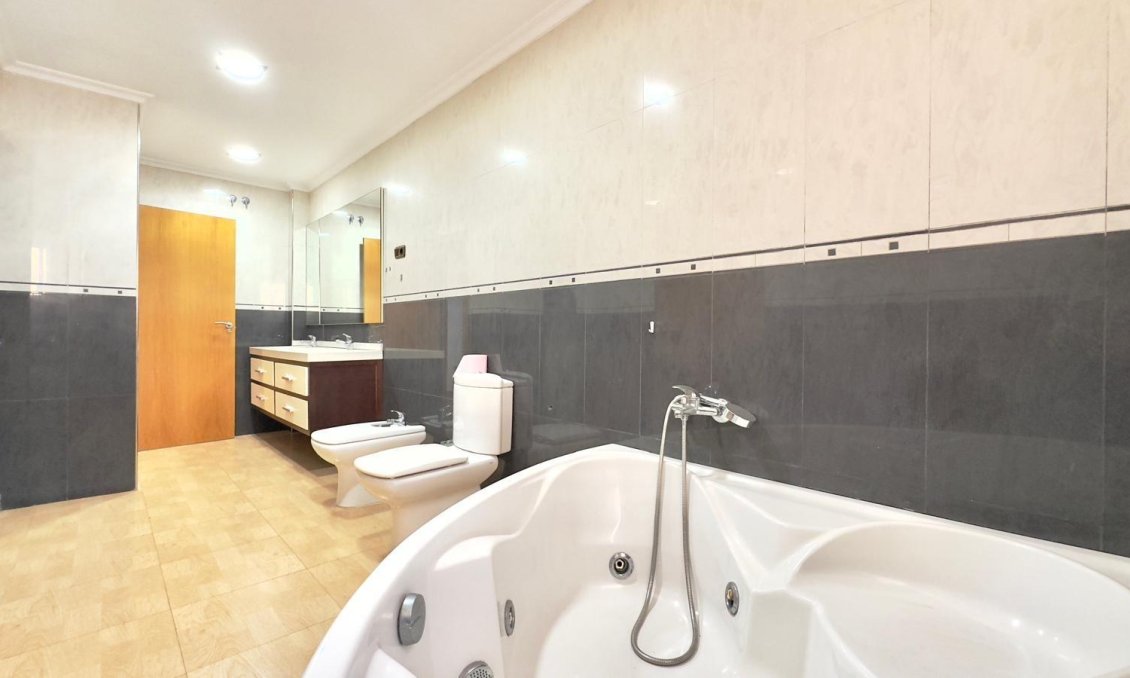 Revânzare - Apartament -
Torrevieja - Centro